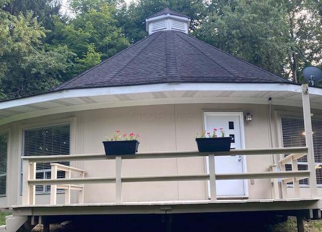 Property at 516 Mcintosh Dr, Howard, OH 43028, 3 beds, 2 baths