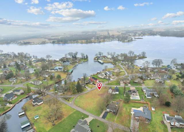 Property at 8 Lakeshore Dr W, Hebron, OH 43025