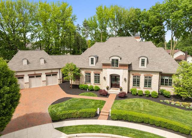 Property at 2060 Fontenay Pl, Upper Arlington, OH 43220, 5 beds, 5.5 baths