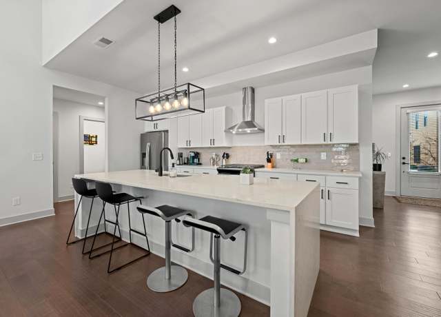 Property at 1078 Bryden Rd #6, Columbus, OH 43205, 2 beds, 2.5 baths