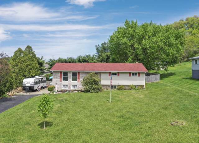 Property at 848 Carpico Dr NE, Lancaster, OH 43130, 4 beds, 3 baths