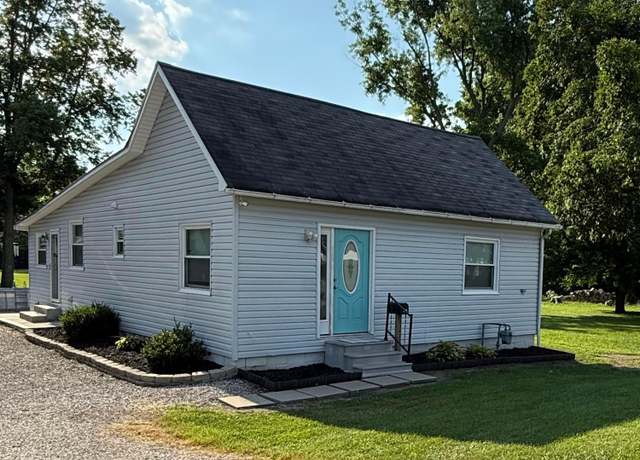 Property at 135 Pontious Ln, Circleville, OH 43113, 3 beds, 1.5 baths