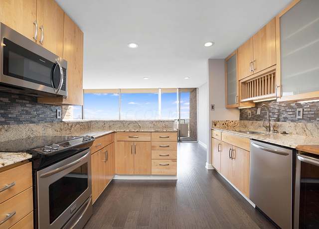 Property at 1000 Urlin Ave #2017, Grandview, OH 43212, 3 beds, 2 baths