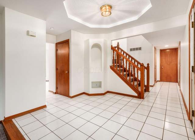 Photo of 7129 Forest Run Ct, Dublin, OH 43017