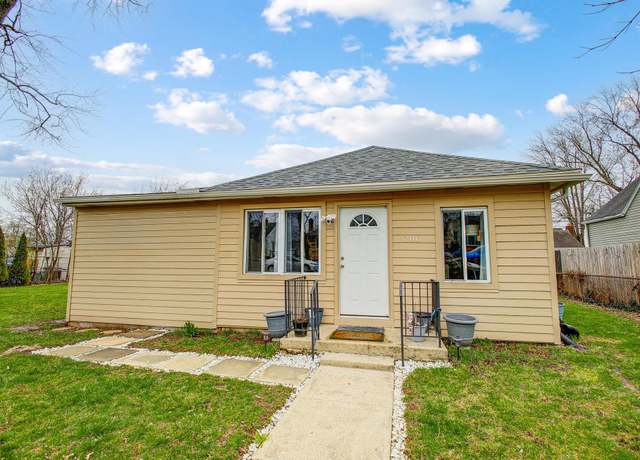 Property at 206 Fernhill Ave, Columbus, OH 43228, 2 beds, 1 bath