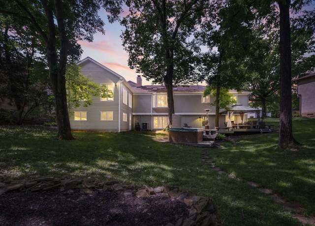 Property at 1240 Clubview Blvd N, Columbus, OH 43235, 5 beds, 3 baths
