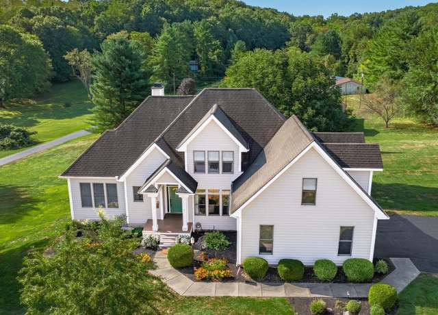 Property at 153 Marlyn Dr NE, Newark, OH 43055, 5 beds, 3.5 baths