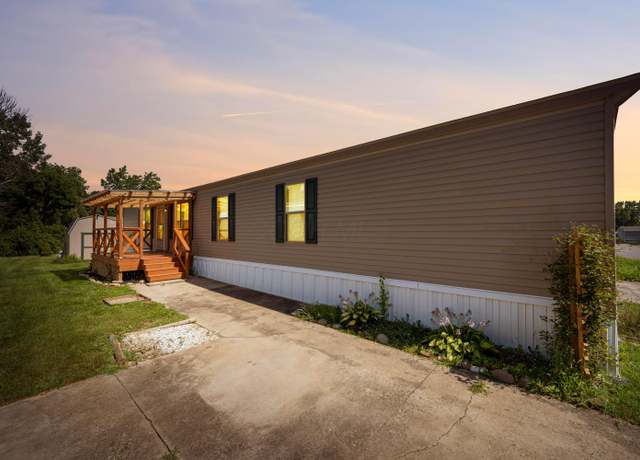 Property at 6106 London Groveport Rd Unit J-38, Grove City, OH 43123, 3 beds, 1.5 baths