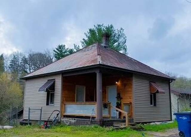 Property at 641 N Walnut St, Logan, OH 43138, 4 beds