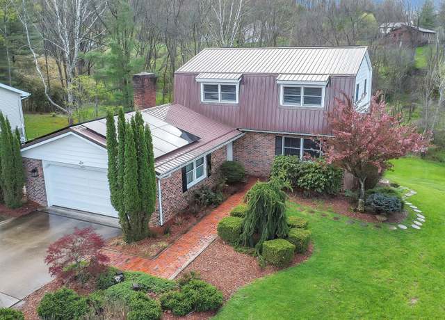Property at 6 Coventry Ln, Athens, OH 45701, 5 beds, 4 baths
