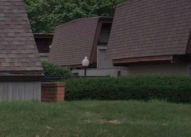 Property at 5479 Worthington Forest Pl Pl, Columbus, OH 43229, 2 beds, 1.5 baths