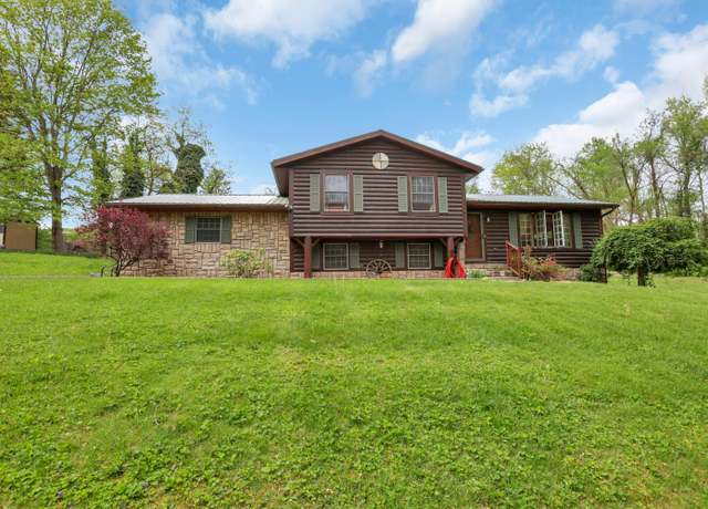 Property at 1040 Ivy Dr, Zanesville, OH 43701, 3 beds, 3.5 baths