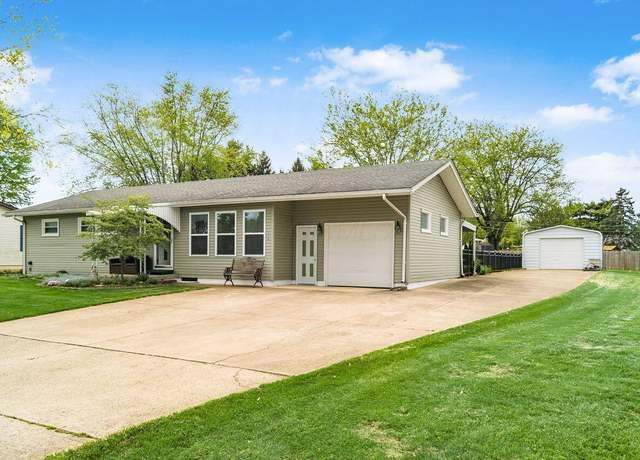 Property at 220 Meadow Dr, Circleville, OH 43113, 3 beds, 2 baths