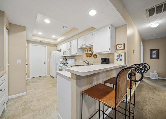 Photo of 305 Pointe Pl #12, Westerville, OH 43082