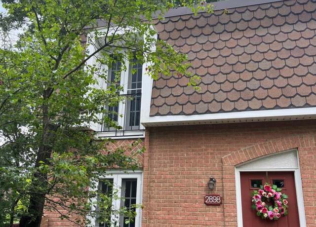 Property at 2898 Chateau Cir, Upper Arlington, OH 43221, 2 beds, 1.5 baths