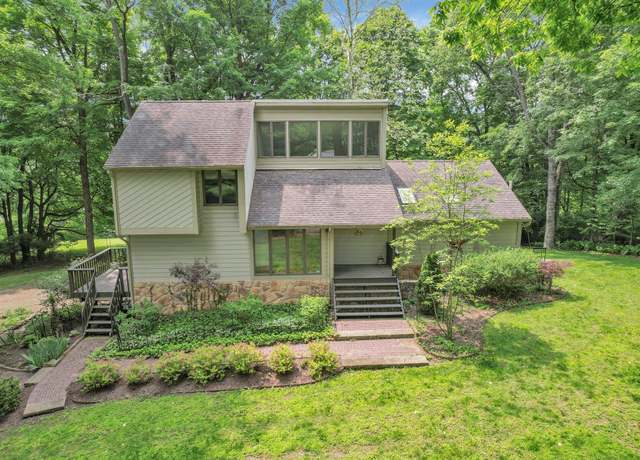 Property at 211 Pembroke Ln, Granville, OH 43023, 3 beds, 3 baths