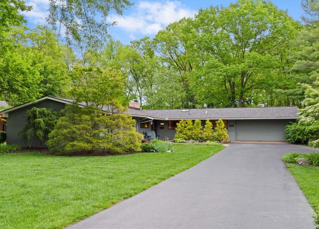 Property at 3868 Hillview Dr, Upper Arlington, OH 43220, 3 beds, 2 baths