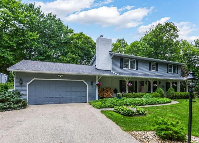 Property at 2211 Welsh Hills Rd NE, Granville, OH 43023, 4 beds, 2.5 baths