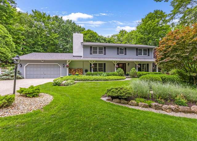 Property at 2211 Welsh Hills Rd NE, Granville, OH 43023, 4 beds, 2.5 baths