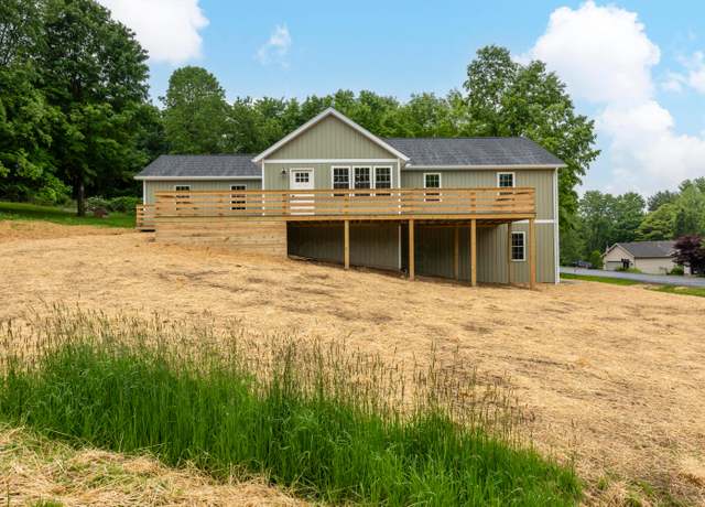 Property at 43 Hawkeye Ct, Howard, OH 43028, 3 beds, 3 baths