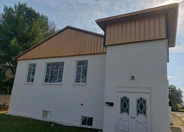 Property at 935 Millwood Ave, Washington Court House, OH 43160