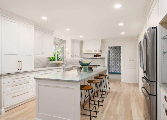 Property at 2841 Doncaster Rd, Upper Arlington, OH 43221, 5 beds, 4.5 baths