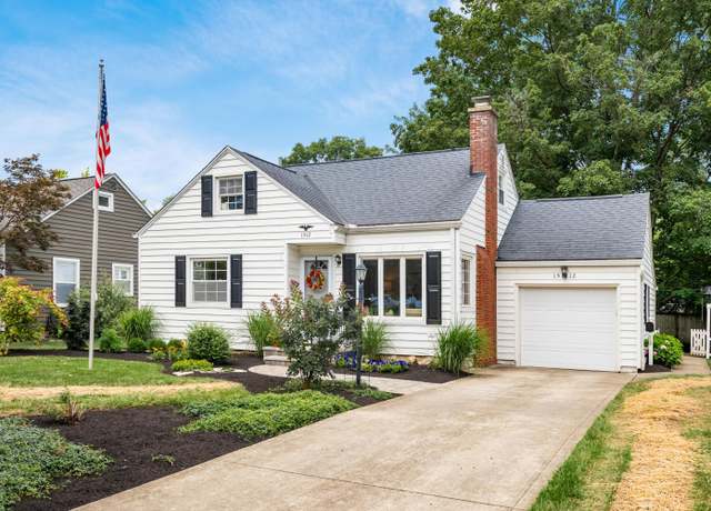 Property at 1512 College Hill Dr, Columbus, OH 43221, 4 beds, 2.5 baths