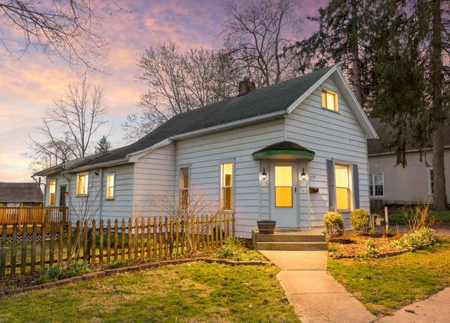 Property at 218 E Pleasant St, Mount Vernon, OH 43050, 3 beds, 1 bath