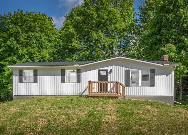 Property at 26 Crabtree Ct, Howard, OH 43028, 4 beds, 2 baths
