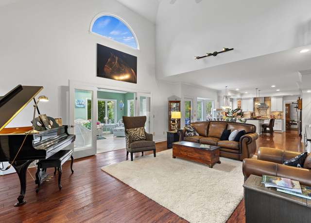 Property at 8500 Stonechat Loop, Dublin, OH 43017, 5 beds, 4.5 baths