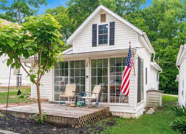 Property at 288 Fourteenth St, Lancaster, OH 43130, 3 beds, 1.5 baths