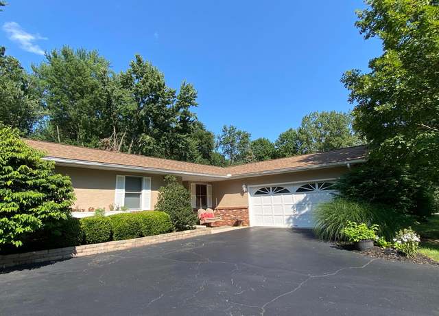 Property at 8950 Easton Dr, Pickerington, OH 43147, 3 beds, 3 baths