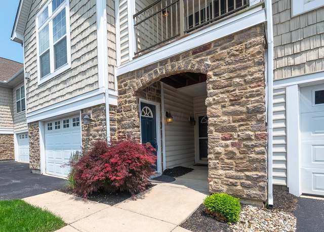 Property at 5074 Calais Dr, Columbus, OH 43221, 2 beds, 2 baths