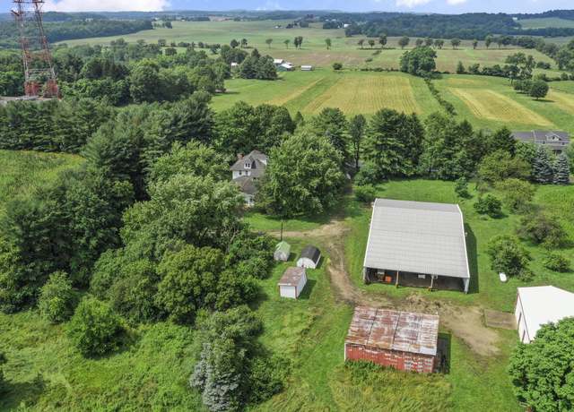 Property at 6135 Westfall Rd SW, Lancaster, OH 43130, 4 beds, 2 baths