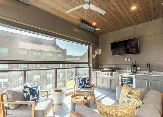 Property at 705 Civitas Ave #402, Columbus, OH 43215, 2 beds, 2 baths