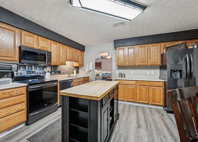 Property at 115 Weeping Willow Dr, Reynoldsburg, OH 43068, 3 beds, 2.5 baths