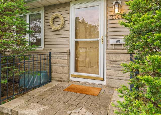 Photo of 2546 Bristol Rd, Upper Arlington, OH 43221