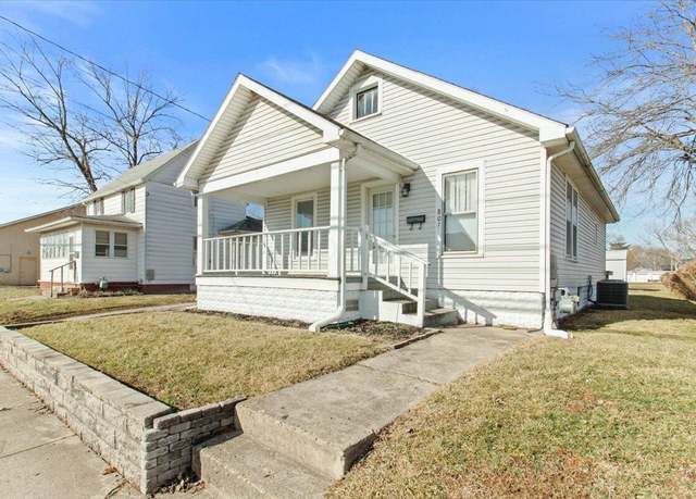 Property at 807 S Pickaway St, Circleville, OH 43113, 2 beds, 1 bath