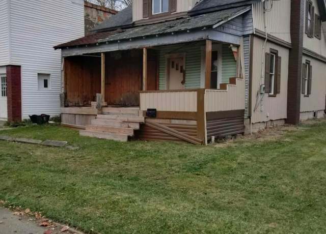 Property at 850 S Linden Ave, Alliance, OH 44601, 4 beds, 2 baths