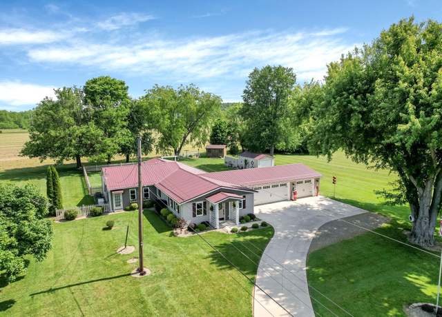 Property at 83 East St, Saint Louisville, OH 43071, 3 beds, 2 baths