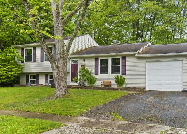Property at 5585 Spohn Dr, Westerville, OH 43081, 3 beds, 2 baths
