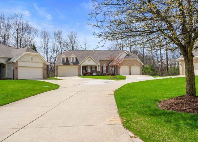 Property at 1810 Southpointe Cir NE, Canton, OH 44714, 3 beds, 3.5 baths
