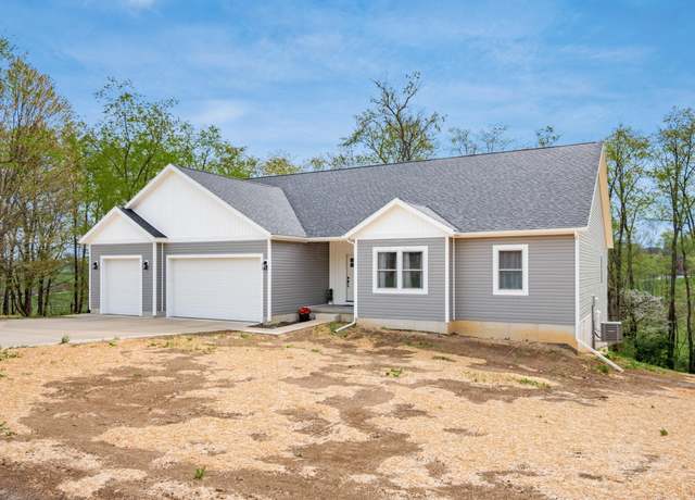 Property at 3010 Corbin Dr, Zanesville, OH 43701, 4 beds, 3 baths