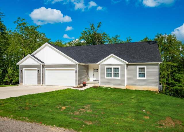 Property at 3010 Corbin Dr, Zanesville, OH 43701, 4 beds, 3 baths