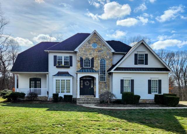 Property at 240 Cobble Pond Rd, Zanesville, OH 43701, 5 beds, 4.5 baths