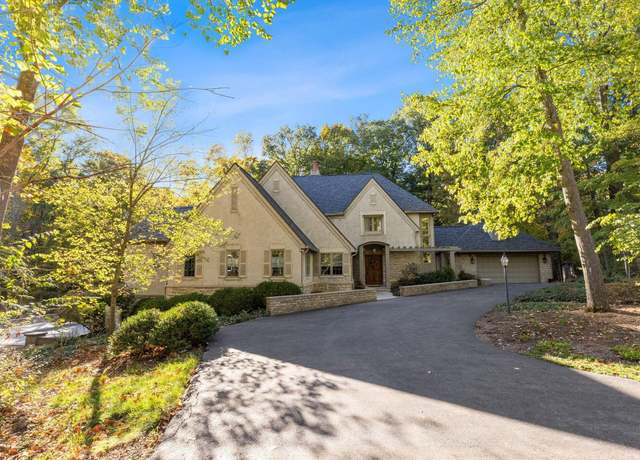 Property at 660 Woods Hollow Ln, Powell, OH 43065, 5 beds, 5 baths