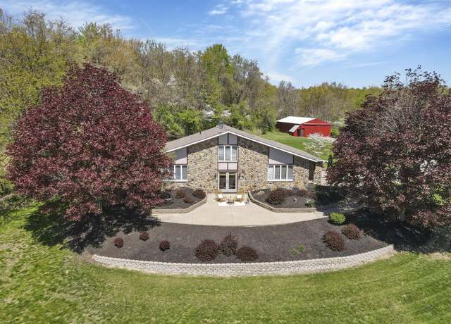 Property at 17924 Bear Rd, Nashport, OH 43830, 3 beds, 2 baths