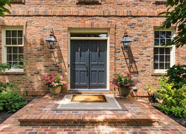 Photo of 4898 Donegal Cliffs Dr, Dublin, OH 43017