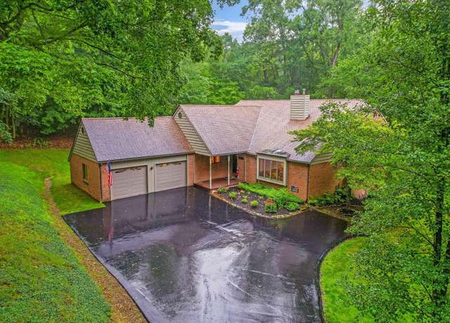 Property at 976 Hillside Dr, Newark, OH 43055, 4 beds, 3 baths