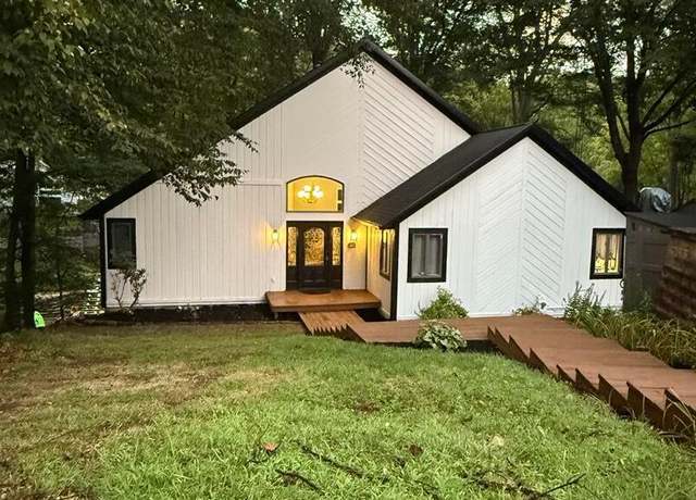 Property at 535 Green Acre Cir, Howard, OH 43028, 4 beds, 3.5 baths